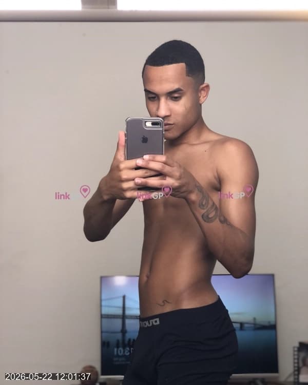 Acompanhante masculino alto em Guadalupe