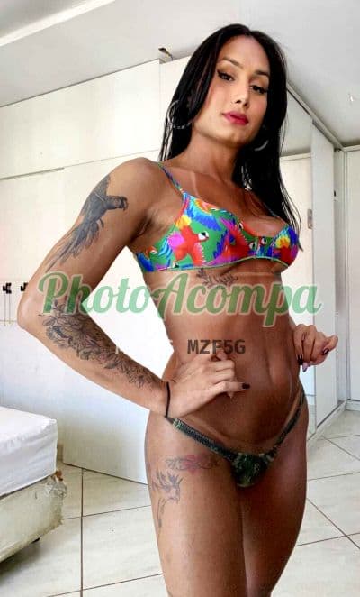Travesti acompanhante em Rio de Janeiro com beijo grego (2) — Alissa