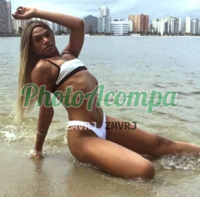 Travesti acompanhante em São Vicente com beijo grego (2) — Bianca
