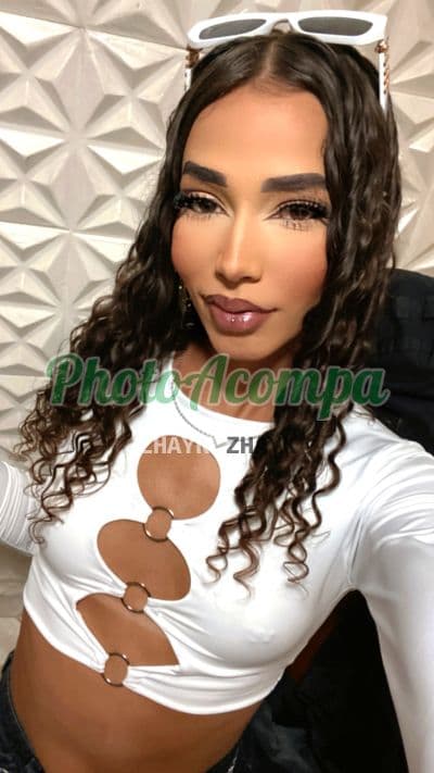 Travesti acompanhante em Rio de Janeiro com beijo grego (6) — Cachinhos
