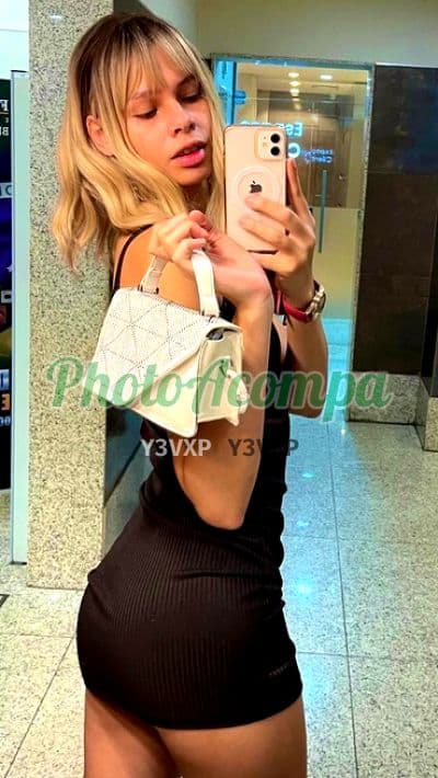 Travesti acompanhante em Rio de Janeiro com beijo grego (2) — Giih
