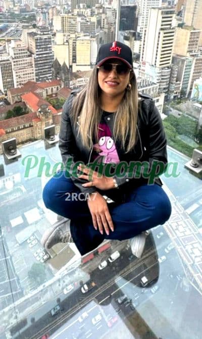 Travesti acompanhante em Gravatá com garganta profunda (4) — Laryssa