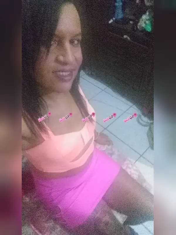 Travesti acompanhante em Nanuque — atendimento em dupla, foto 2 de Luyza