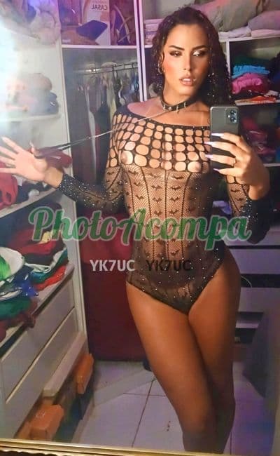 Travesti acompanhante em Rio de Janeiro com beijo grego (2) — Priscilla