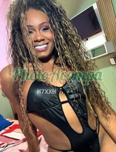 Travesti acompanhante em Embu das Artes com beijo na boca (2) — Rihanna