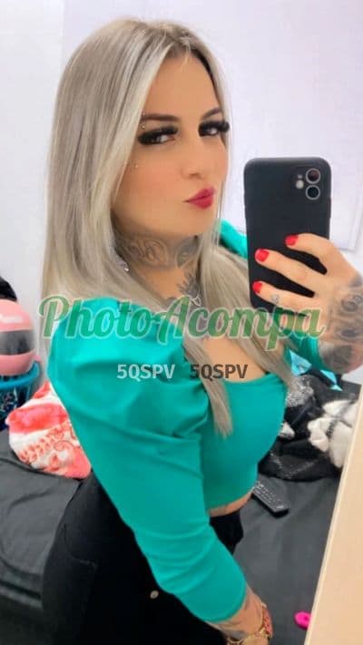 Acompanhante em Amparo com beijo na boca (2) — Loirinha