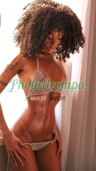 Acompanhante em Guará com beijo na boca (2) — Lua