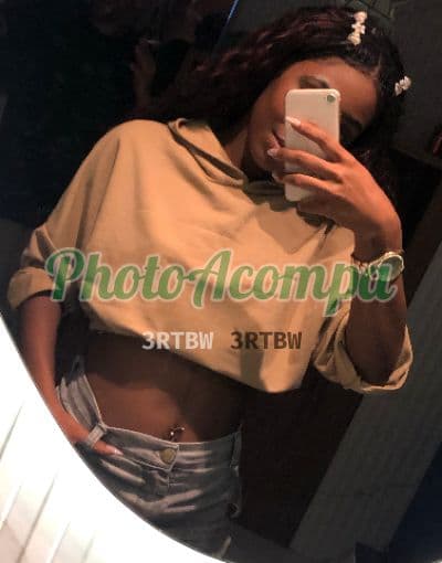 Acompanhante em Macaé com beijo na boca (2) — Mel