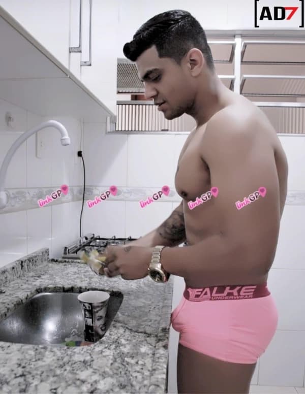 Acompanhante masculino alto em São Paulo, foto de perfil