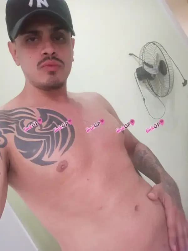 Acompanhante masculino em Contagem com beijo grego (8) — Aston Martin