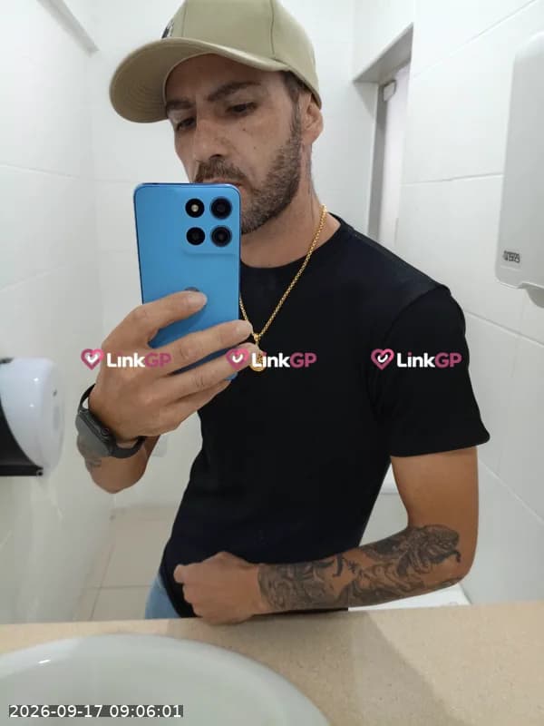 Acompanhante masculino alto em Camboriú, foto de perfil