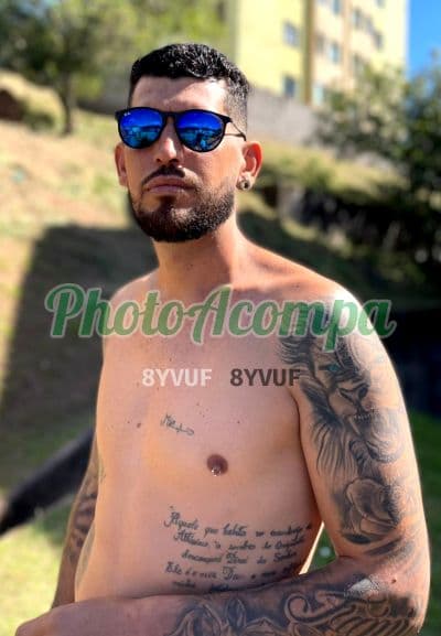 Acompanhante masculino em São Paulo com beijo na boca (4) — Della Matta