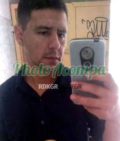 Acompanhante masculino em Igrejinha com beijo na boca (2) — Henrique Dias