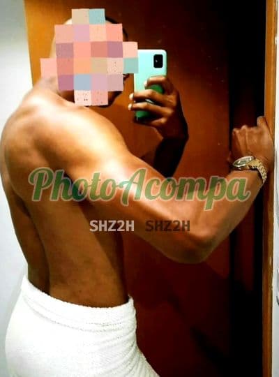 Acompanhante masculino em Salvador com beijo na boca (2) — Isaac