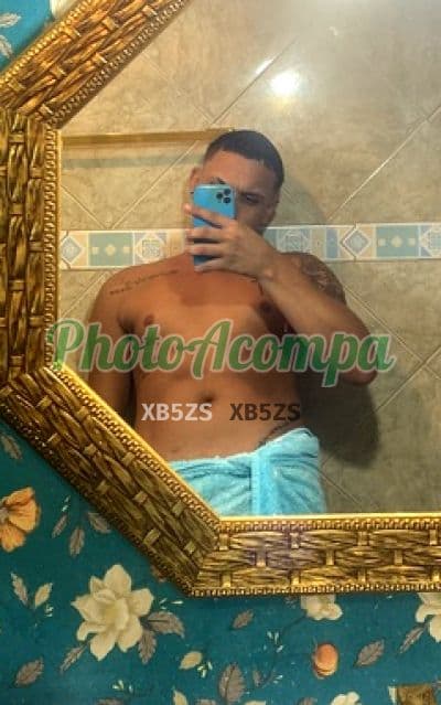 Acompanhante masculino em Niterói com beijo na boca (4) — Kevin