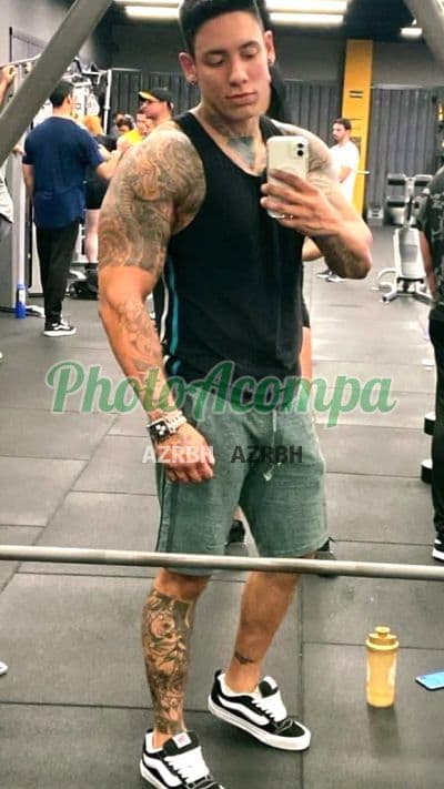 Acompanhante masculino em São Paulo com beijo grego (2) — Leonardo Becker
