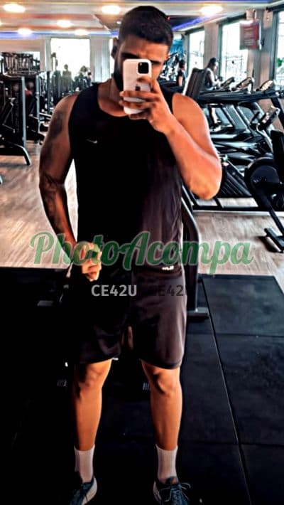 Acompanhante masculino em Duque de Caxias com beijo grego (2) — Moreno sedutor