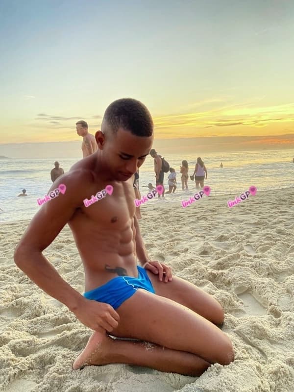 Acompanhante masculino apertadinho em Barra da Tijuca, foto de perfil