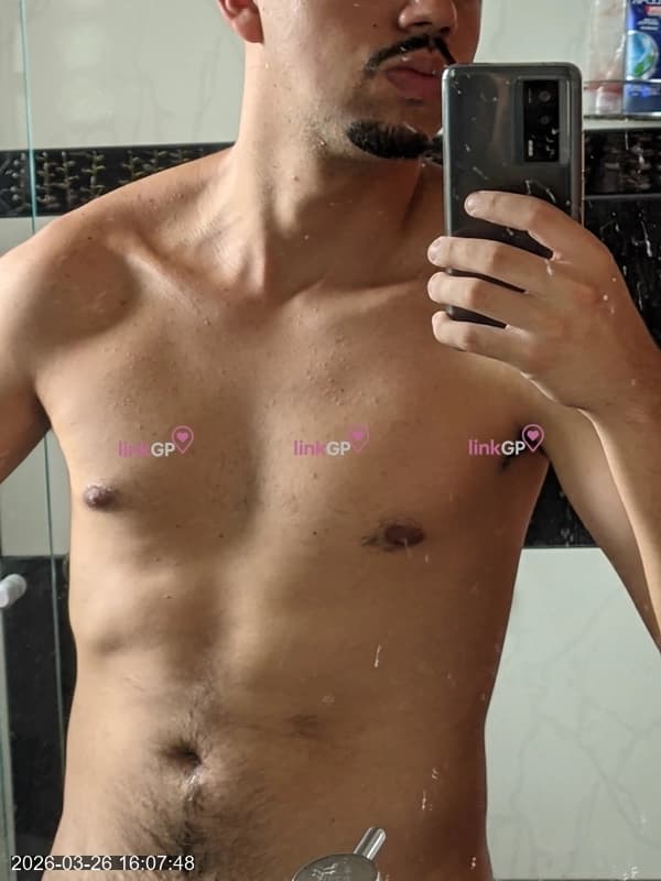 Acompanhante masculino alto em Porto Alegre — Oralmaster