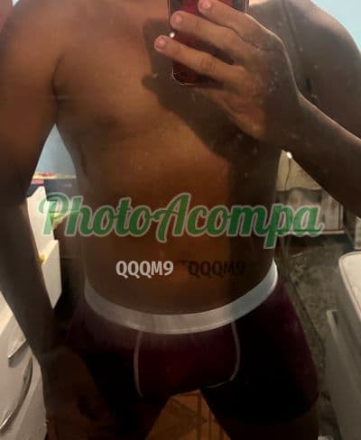 Acompanhante masculino em Salto com beijo na boca (2) — Ricki Baiano