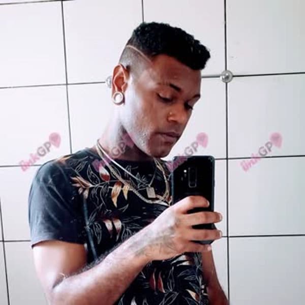 Acompanhante masculino cabelo cacheado em Belo Horizonte, foto de perfil