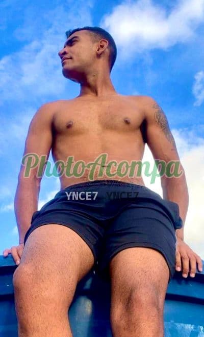 Acompanhante masculino em Salvador com beijo grego (2) — Teseu