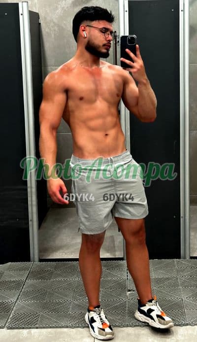 Acompanhante masculino em Rio de Janeiro com beijo na boca (2) — Theo Ferraz