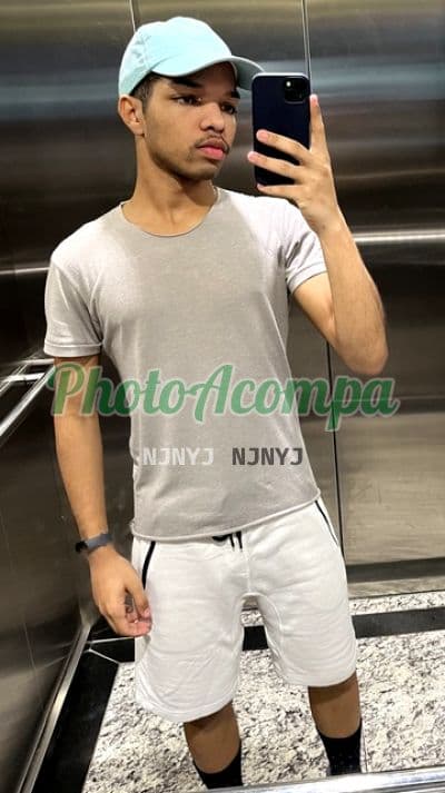 Acompanhante masculino em São Paulo com beijo na boca (2) — Thomaz