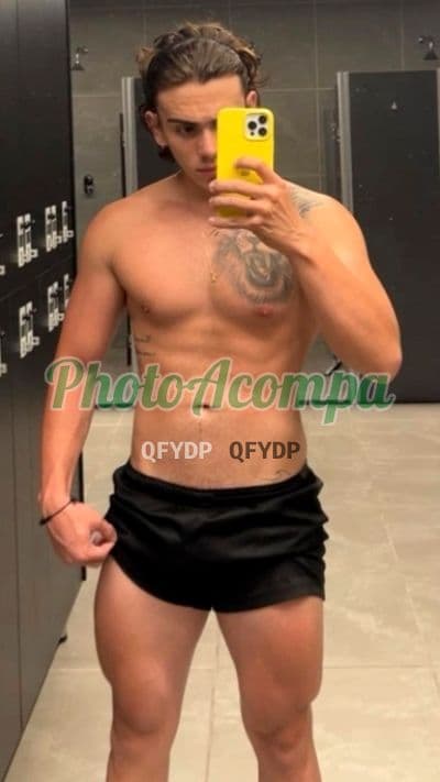 Acompanhante masculino em Duque de Caxias com beijo na boca (4) — Victor Campos