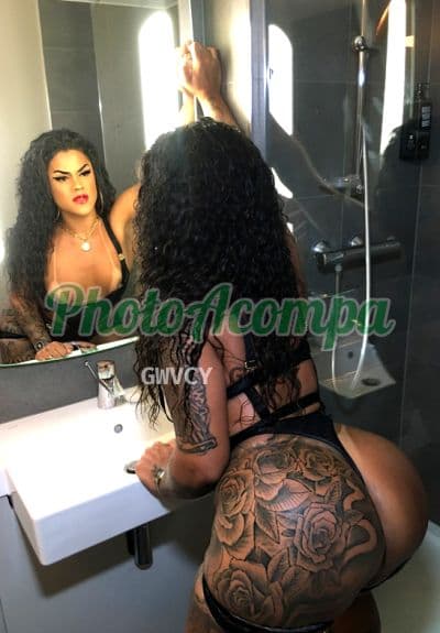 Travesti acompanhante em Rio de Janeiro com beijo grego (2) — Fernanda Souza