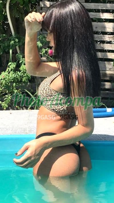 Travesti acompanhante em Duque de Caxias com beijo na boca (2) — Helen Vitória