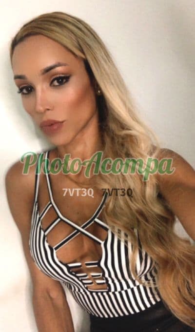 Travesti acompanhante em Carapicuíba com beijo grego (2) — Hellen Bittercort