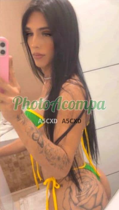 Travesti acompanhante em Belo Horizonte com beijo grego (2) — Mirella Mineirinha