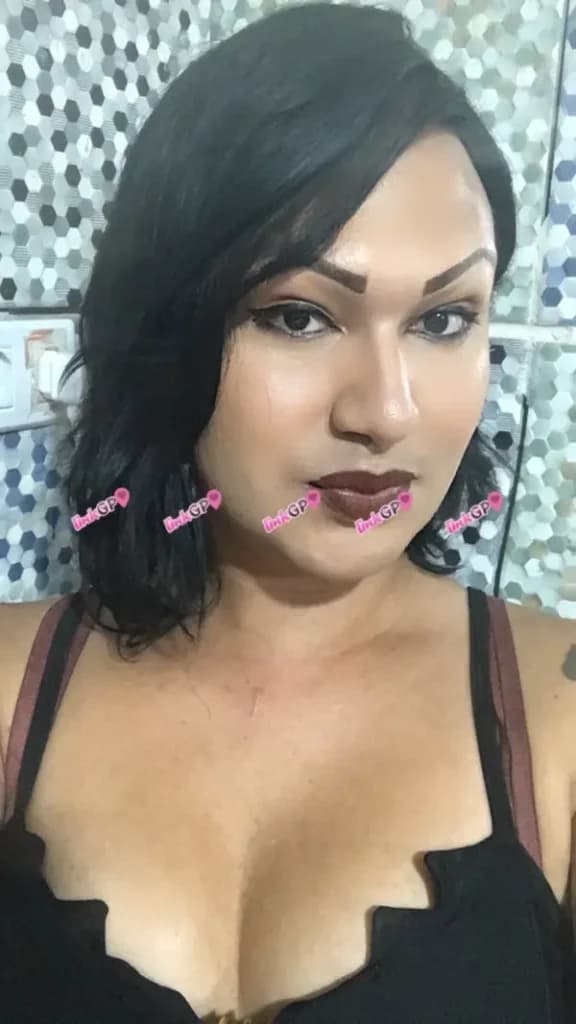 Travesti acompanhante alta em Guarulhos — Veronika Cavalona