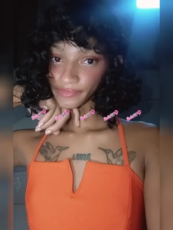 Travesti acompanhante baixinha em Salvador — Victória Luz, Uma Menina No Corpo Errado.