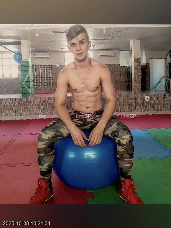 Videochamada erótica com lisinho, foto 7 de Adam Lawford