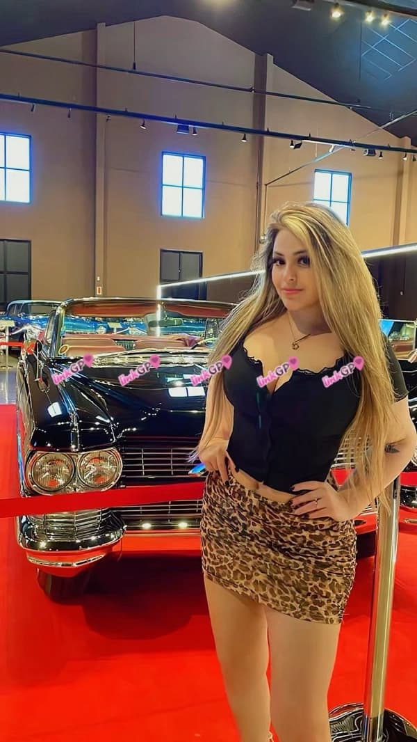 Foto 15: Videochamada erótica com cinturinha — Alana Viegas