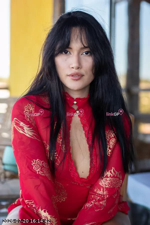 Videochamada erótica com cabelo liso (3) — Angel