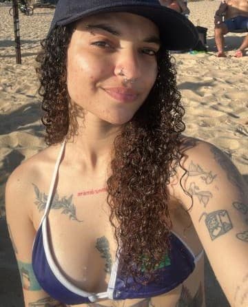 Asami — videochamada erótica e sexting online