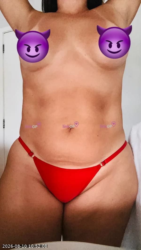 Videochamada erótica com apertadinha, foto 17 de Casada Puta