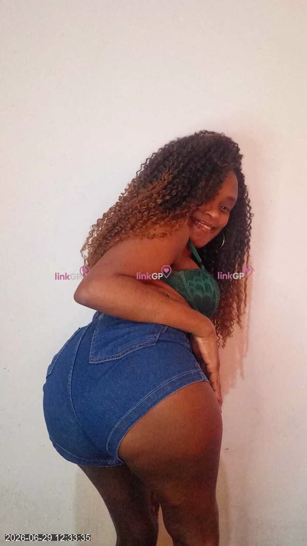 Videochamada erótica com cabelo cacheado — Chocolate Quente, foto 3