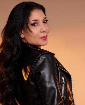 Videochamada erótica com cabelo pretos, foto de perfil