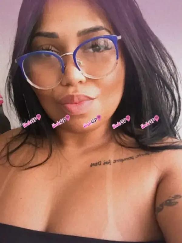 Videochamada erótica com foto real (2) — Docinho Bombom