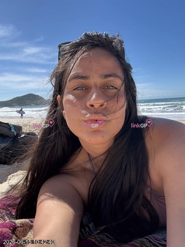 Videochamada erótica com olhos azuis, foto 13 de Fendi