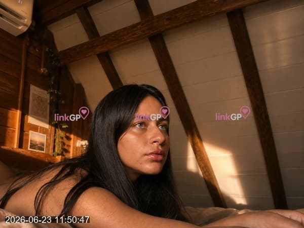 Videochamada erótica com cabelo liso — Fendi, foto 3