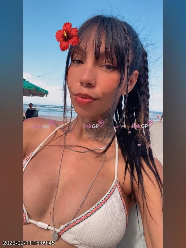 Videochamada erótica com imagem do anúncio — Indianara