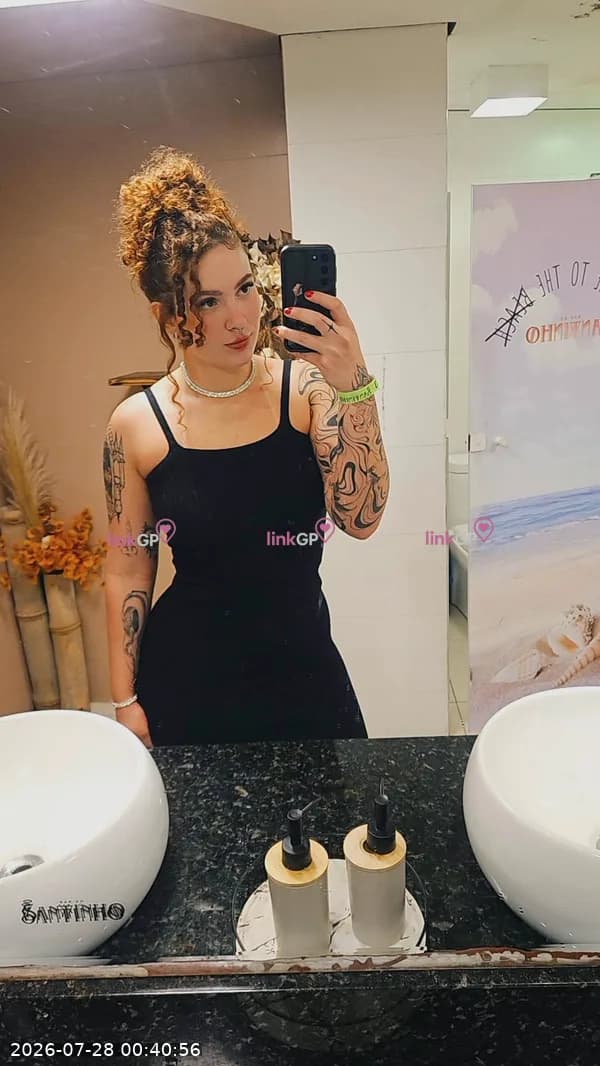 Videochamada erótica com cabelo cacheado — Isis, foto 5