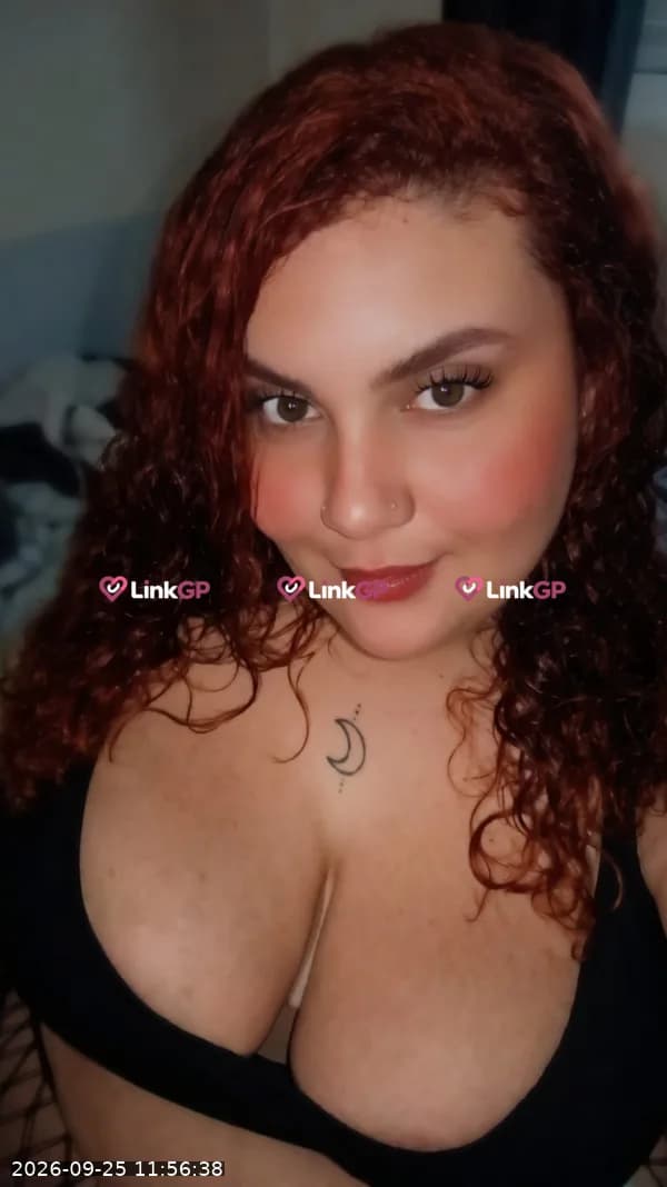 Videochamada erótica com cabelo cacheado — Juicy Julia, foto 3