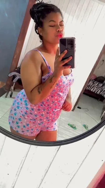 Videochamada erótica com atende casal (2) — Karine