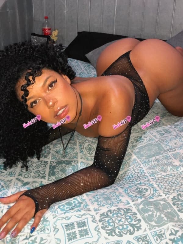 Videochamada erótica com imagem do anúncio — Lorena Villar